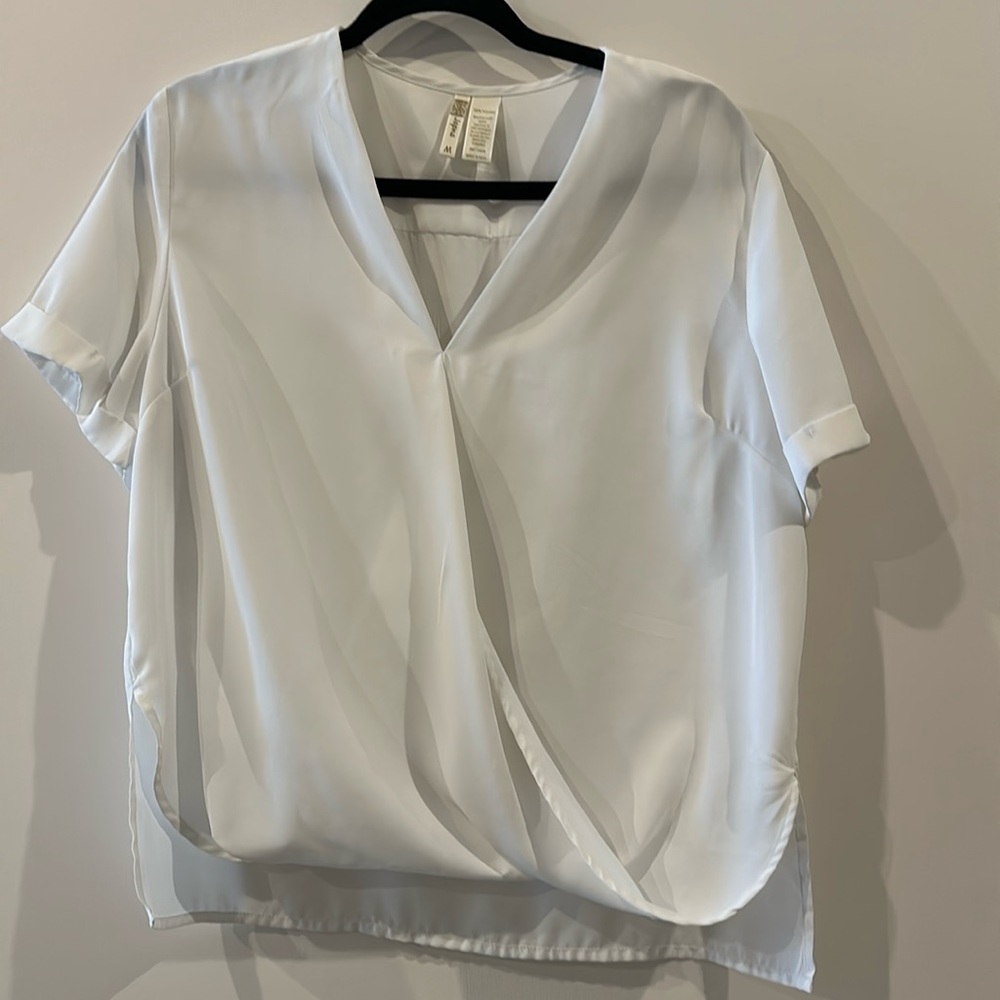 Women’s size medium polyester dress shirt